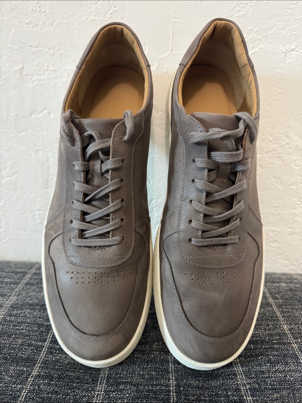 Men's Casual Leather Sneakers in Gray Nisolo brand lightly used